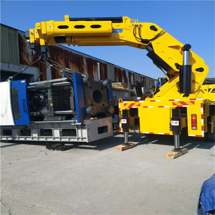 南川 大吨位折臂吊出租费用解析：一小时租赁多少钱