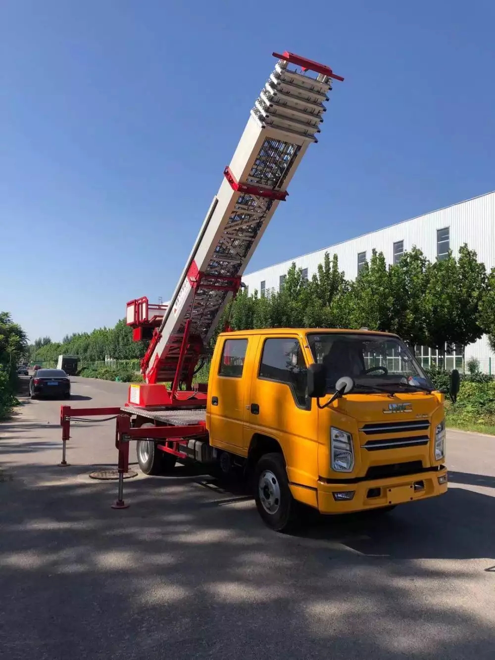 南川附近的云梯车出租服务：轻松解决高空作业需求